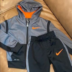 2-pc Dri-fit NIKE outfit.   3T like new!